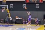 👀达柳斯-贝兹利现身湖人训练馆 将代表湖人出战夏季联赛