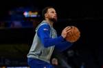 首次亮相NBA赛场！库里上脚昂跑费德勒联名球鞋进行热身训练